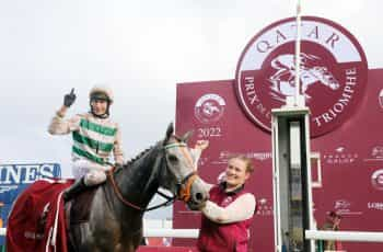 Luke Morris aboard Alpinista celebrates after winning the 2022 l’Arc de Triomphe.